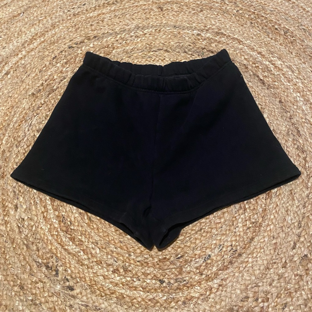 ARITZIA TNA COZY FLEECE SWEATSHORTS